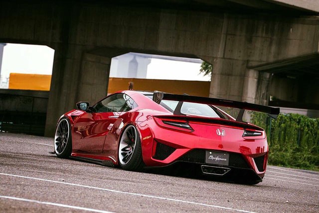  Siêu xe Honda NSX 2017 của hãng xe Nhật Bản được “lột xác” dưới tay hãng độ Liberty Walk nổi tiếng. Đây cũng là gói độ đầu tiên trên thế giới được phát triển cho chiếc xe hơi cao cấp nhất của Honda NSX thế hệ mới.